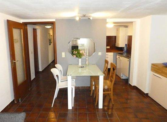 Essbereich,li. Flur, re. Küche