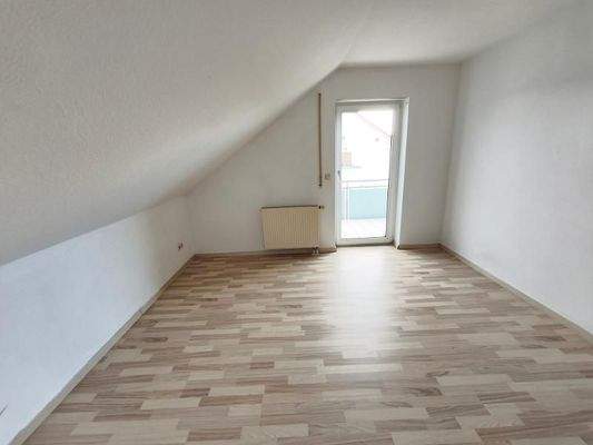 Kinder- /Arbeitszimmer mit Zugang zum Balkon Bild 2