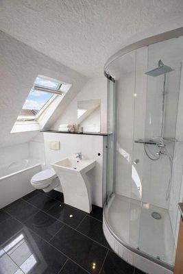 Badezimmer im Dachgeschoss