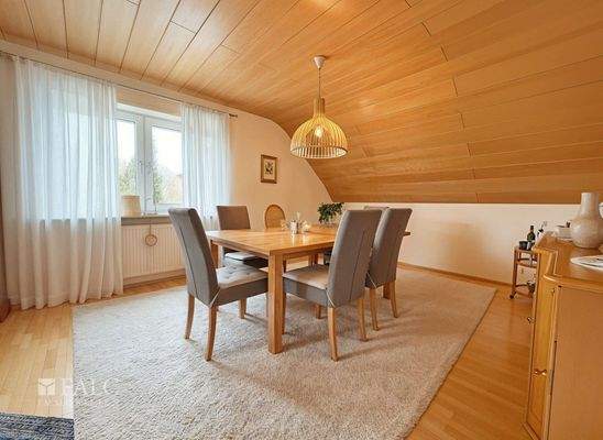 Esszimmer OG - (KI generiert)