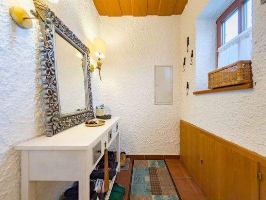 Garderobe mit Einbauschrank