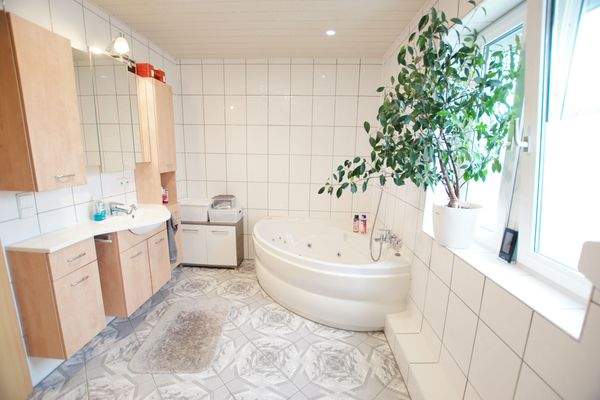 Modernes Badezimmer