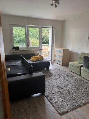 Helles Wohnzimmer mit Balkon