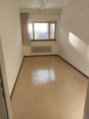 Foto kleines Büro 1.03B_Büroräume MO 41 1.OG_Miste