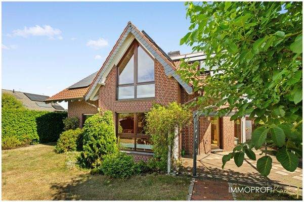 24. Rückansicht inkl. Terasse.jpg