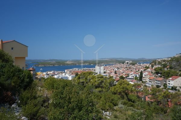 Perfekt gelegenes Baugrundstück in Šibenik