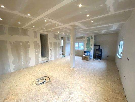 Obergeschoss: geplanter großräumiger Koch-/ Essbereich mit Kamin