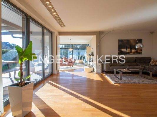 Wohnzimmer mit Wintergarten