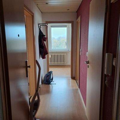 Flur mit Blick ins Wohnzimmer