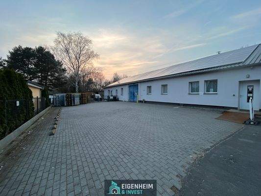 Haus mit Gewerbeeinheit