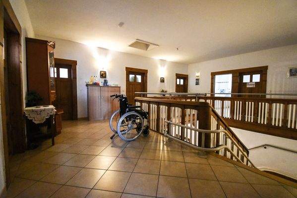 22 Flur Dachgeschoss.JPG