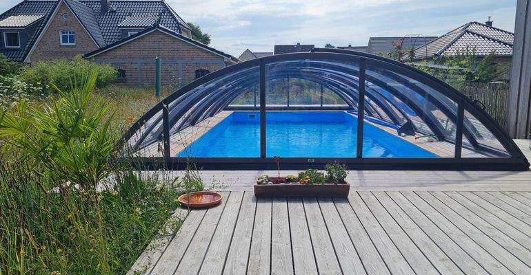 17) Swimming-Pool mit Abdeckung.jpeg