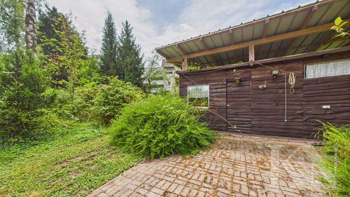 Gartenhaus auf dem Grundstück