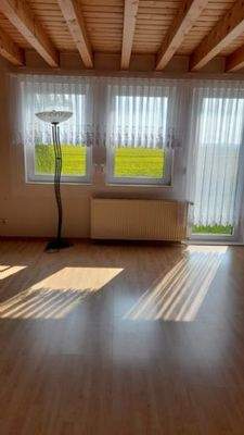 Wohnzimmer m. Blick in Weite Richtung Collm