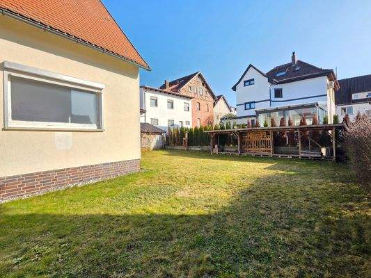 sonniges & ebenes Gartengrundstück