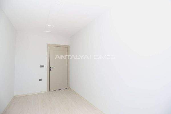 Apartments in a Complex with Pool and Parking in Antalya