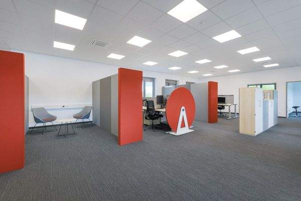 Bürofläche und Meetingecke