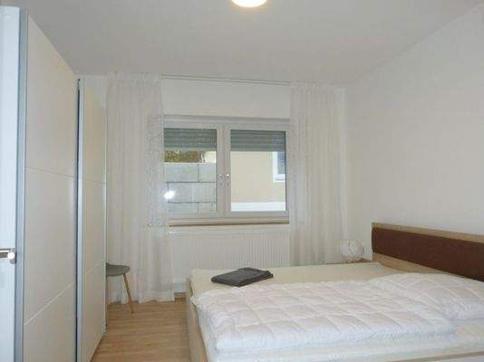 Wohnung 2: komfortables Schlafzimmer