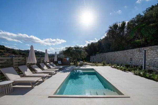 Kreta: Moderne 2-Schlafzimmer-Villa mit privatem Pool in Almyrida zu verkaufen