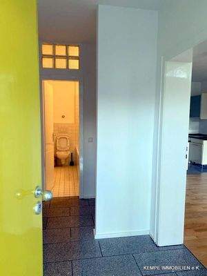 Wohnungseingang links
