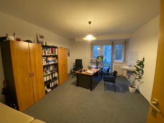 Sprech-/ und Behandlungszimmer 3