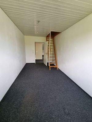 1 Zimmer OG mit Aufgang Spielzimmer