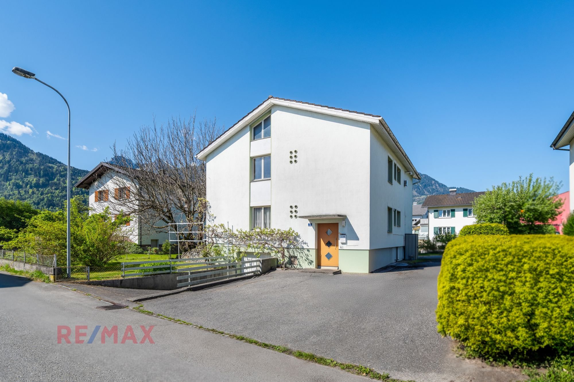 Ein Ort zum Heimkommen Zweifamilienhaus mit großem Garten zum