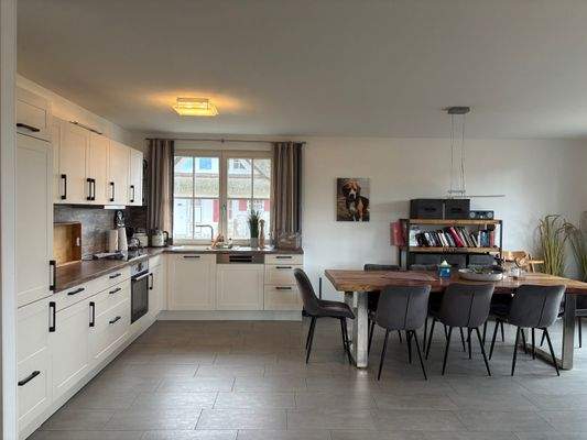 offene Küche mit Essbereich