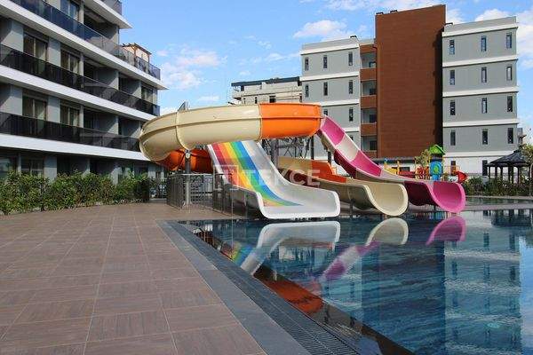 Apartments with Swimming Pool and Aquapark in Antalya Altintas