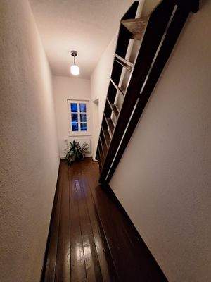 Flur zum Badezimmer OG.jpeg