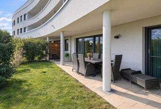 Terrasse mit Gartenanteil 