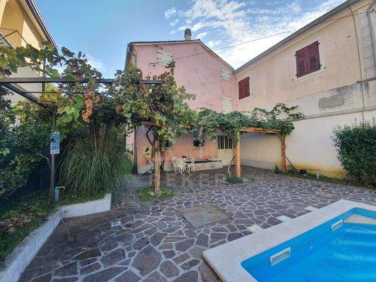 Steinhaus mit 240 m²