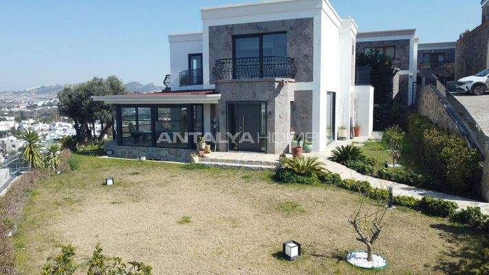 Detached House with Sea View in Yalıkavak Bodrum