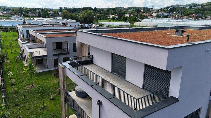 Dachterrasse Drohne erhoeht.jpg