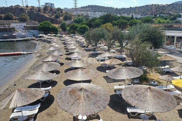 1+1 Apartments in a Beachfront Complex in İzmir Foça