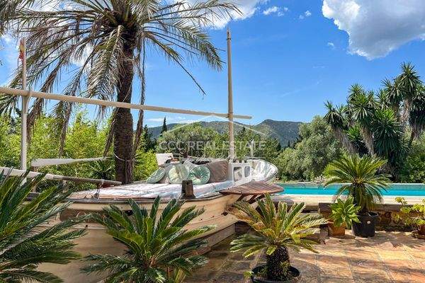 Boot als Daybed und Bar