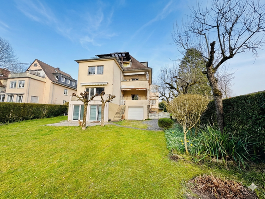 Hausansicht hinten mit Garage