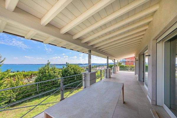 Terrasse mit Seeblick
