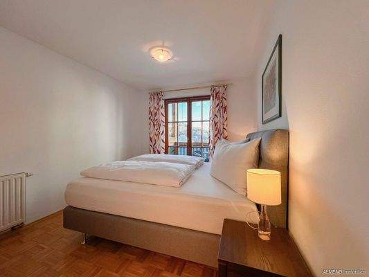 Masterbereich mit Terrasse und Bergblick 