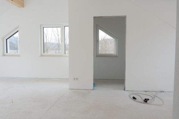 offene Küche mit angrenzendem Abstellraum