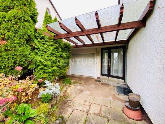 Garage vom Garten erreichbar