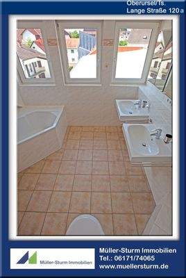 Oberursel  Lange Straße 120a 17 DG Bad 2.jpg