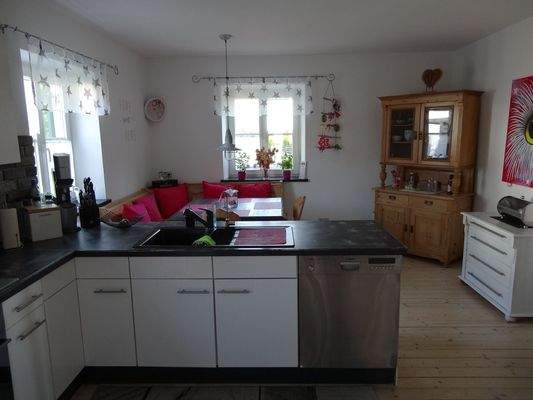 Offene Küche und Esszimmer