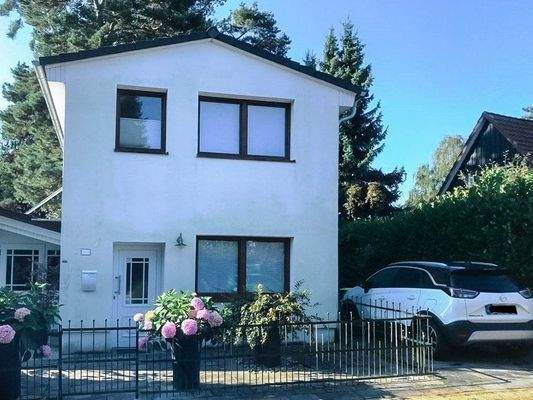 ein eigener PKW-Stellplatz