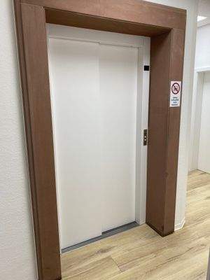 IMAXX_45424_Büro_Johannesstr_Aufzug