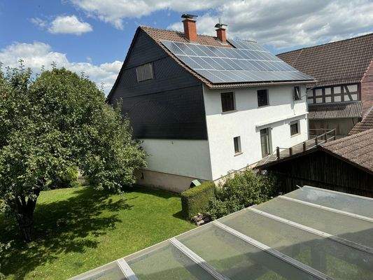 Rückansicht mit Balkon