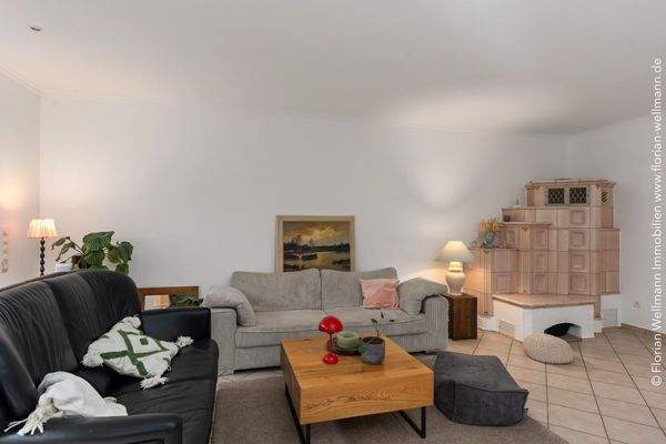 ... mit gemütlichem Kachelofen