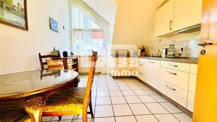 Küche mit Einbauküche