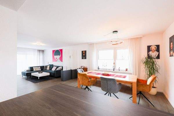 Wohnzimmer mit Essbereich