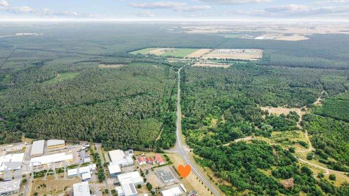 Luftbild (A2 im Hintergrund)